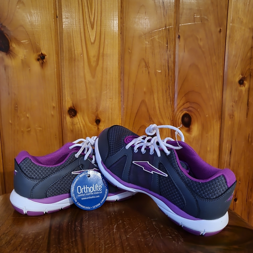 Avia Respon-Gel womens size 7. New with tags